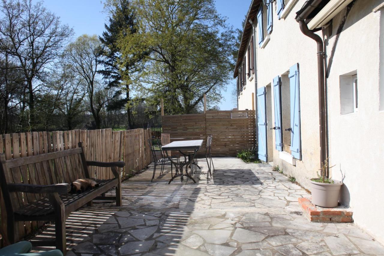 Fleurs De Brenne Gite Neuille-le-Lierre ภายนอก รูปภาพ