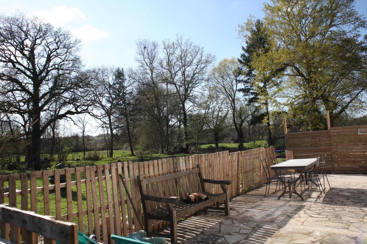 Fleurs De Brenne Gite Neuille-le-Lierre ภายนอก รูปภาพ